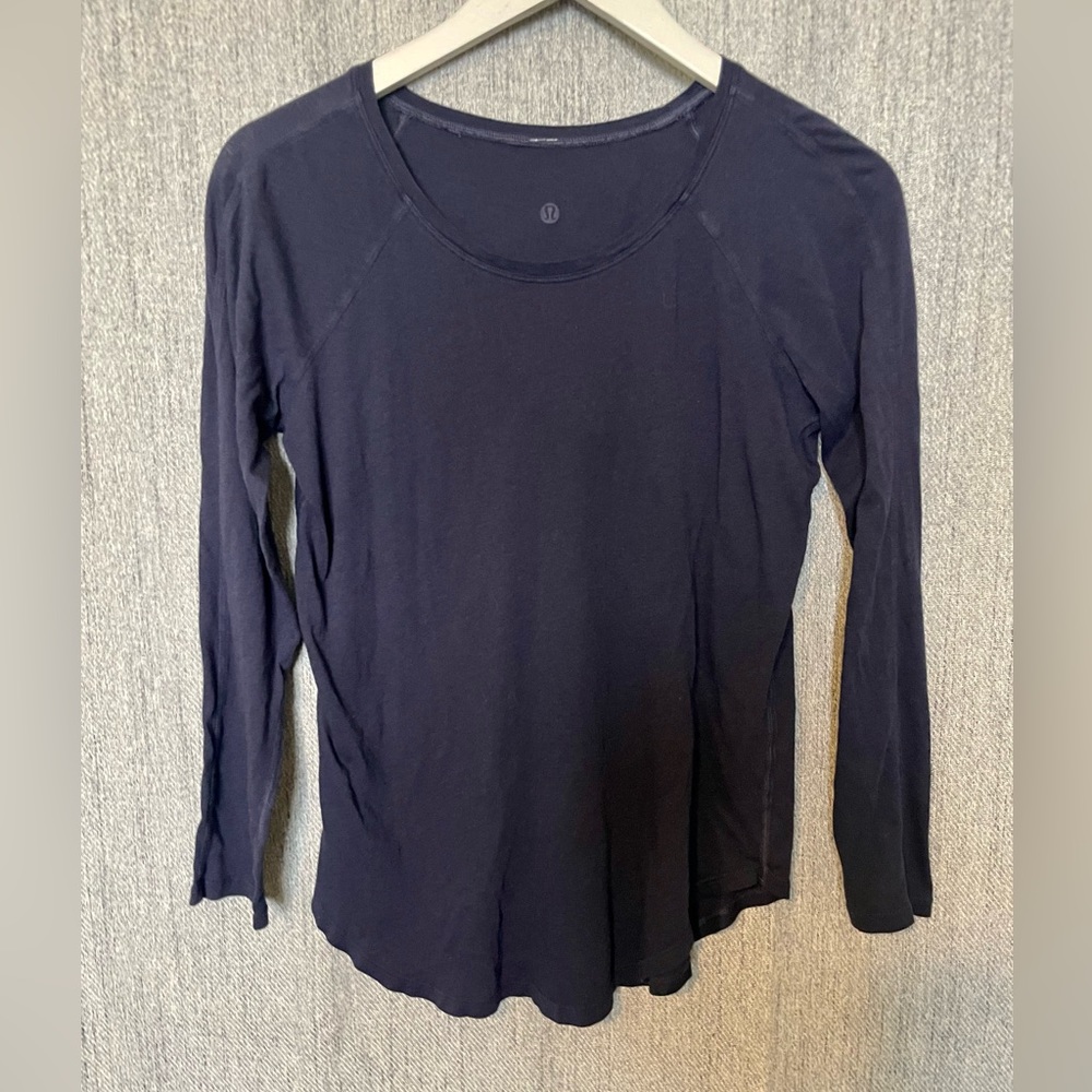 Lululemon NAVY LS Shirt size 6